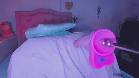 Snapshot of arishott chatting on 04/17/26, 04:26 ArisSPEED UP MY FUCK MACHINE AND MAKE ME CUM online show from 04/17/26, 04:26