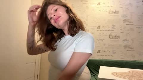 Snapshot of arlaselders chatting on 11/09/25, 03:21 Viki online show from 11/09/25, 03:21