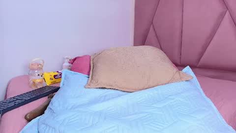 Snapshot of arleth_1 chatting on 02/26/25, 06:15 Arleth online show from 02/26/25, 06:15