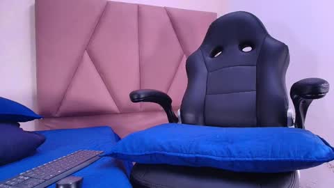 Snapshot of arleth_1 chatting on 09/25/25, 03:10 Arleth online show from 09/25/25, 03:10