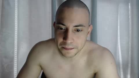 Snapshot of armando_2002 chatting on 10/30/25, 06:52 ARMANDO online show from 10/30/25, 06:52