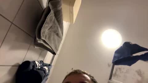 Snapshot of armyskater32 chatting on 09/29/25, 08:35 armyskater32 online show from 09/29/25, 08:35