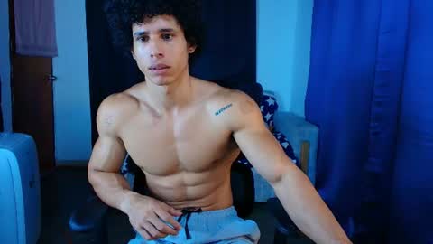 Snapshot of arnold_black69 chatting on 07/10/26, 11:35 arnold black online show from 07/10/26, 11:35