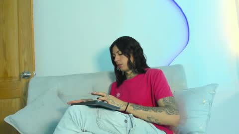 Snapshot of arohomlester_ chatting on 04/24/26, 01:46 ARON online show from 04/24/26, 01:46