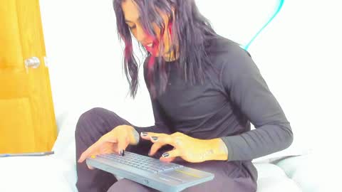 Snapshot of arohomlester_ chatting on 04/28/26, 02:22 ARON online show from 04/28/26, 02:22