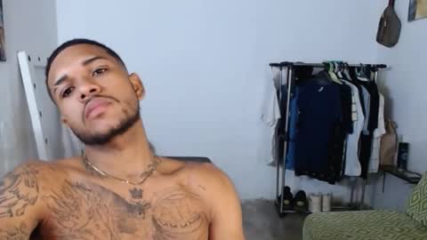 Snapshot of aron_7 chatting on 02/01/25, 05:18 aron_7 online show from 02/01/25, 05:18