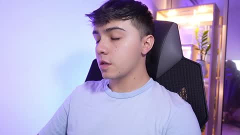 aron__cooper online show from 12/17/25, 01:55