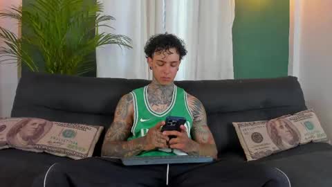 Snapshot of aron_ford chatting on 04/21/26, 08:23 Aron ford online show from 04/21/26, 08:23