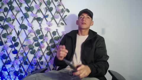 Snapshot of aron_gomez chatting on 02/04/25, 04:26 aron online show from 02/04/25, 04:26