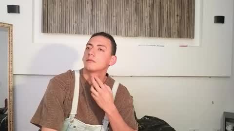 Snapshot of aron_gomez chatting on 11/11/25, 05:29 aron online show from 11/11/25, 05:29