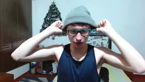 Snapshot of aron_miller18 chatting on 01/03/25, 06:03 Aaron online show from 01/03/25, 06:03