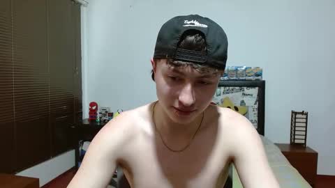 Snapshot of aron_miller18 chatting on 01/15/25, 05:05 Aaron online show from 01/15/25, 05:05