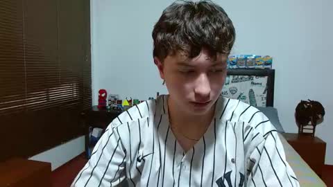 Snapshot of aron_miller18 chatting on 01/17/25, 08:11 Aaron online show from 01/17/25, 08:11