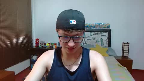 Snapshot of aron_miller18 chatting on 01/21/25, 07:06 Aaron online show from 01/21/25, 07:06