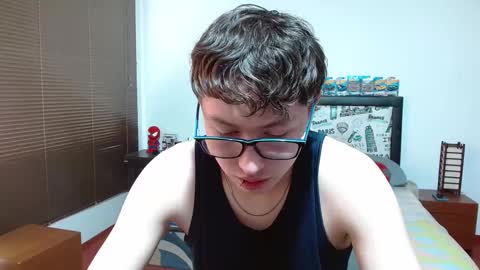 Snapshot of aron_miller18 chatting on 01/23/25, 06:24 Aaron online show from 01/23/25, 06:24