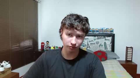 Snapshot of aron_miller18 chatting on 01/27/25, 04:43 Aaron online show from 01/27/25, 04:43