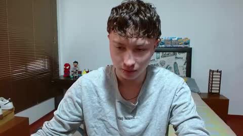 Snapshot of aron_miller18 chatting on 02/03/25, 07:10 Aaron online show from 02/03/25, 07:10