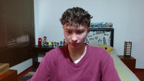 Snapshot of aron_miller18 chatting on 02/05/25, 04:25 Aaron online show from 02/05/25, 04:25