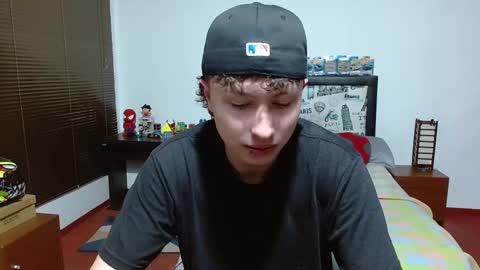 Snapshot of aron_miller18 chatting on 02/12/25, 12:12 Aaron online show from 02/12/25, 12:12