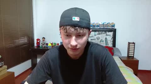 Snapshot of aron_miller18 chatting on 02/12/25, 03:16 Aaron online show from 02/12/25, 03:16