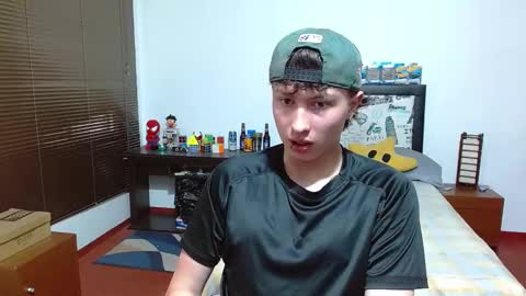 Snapshot of aron_miller18 chatting on 03/05/25, 07:38 Aaron online show from 03/05/25, 07:38