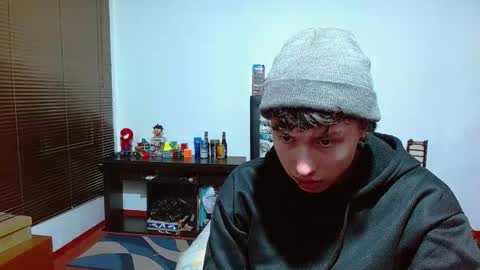 Snapshot of aron_miller18 chatting on 03/08/25, 03:50 Aaron online show from 03/08/25, 03:50