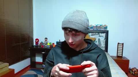 Snapshot of aron_miller18 chatting on 03/08/25, 06:54 Aaron online show from 03/08/25, 06:54