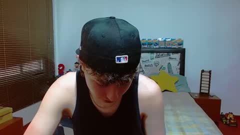 Snapshot of aron_miller18 chatting on 03/08/25, 05:01 Aaron online show from 03/08/25, 05:01