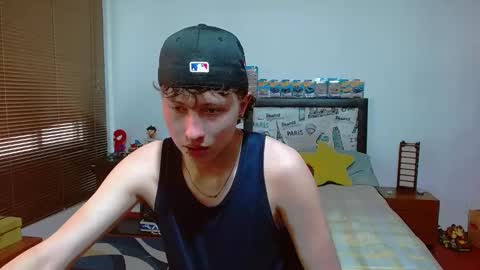 Snapshot of aron_miller18 chatting on 03/08/25, 08:03 Aaron online show from 03/08/25, 08:03