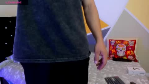 Snapshot of aron_santoro1 chatting on 09/30/25, 02:11 Aron Santoro online show from 09/30/25, 02:11