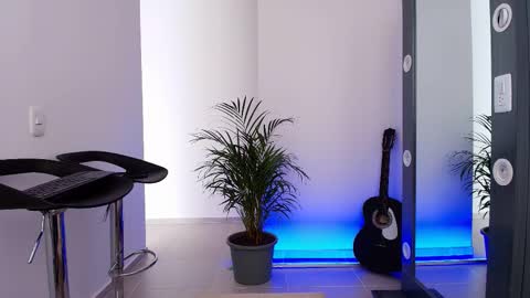 Snapshot of aron_santoro1 chatting on 10/30/25, 12:39 Aron Santoro online show from 10/30/25, 12:39