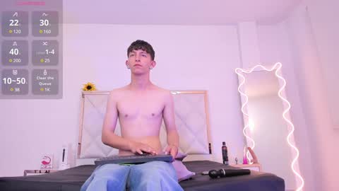 Snapshot of aron_tay chatting on 12/22/24, 10:06  your aron  online show from 12/22/24, 10:06