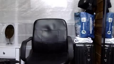 Snapshot of arongfranco chatting on 10/27/25, 05:39 Aron G Franco online show from 10/27/25, 05:39