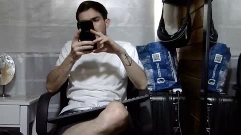 Snapshot of arongfranco chatting on 12/18/25, 04:24 Aron G Franco online show from 12/18/25, 04:24