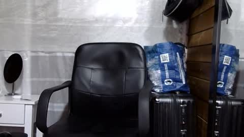 Snapshot of arongfranco chatting on 12/23/25, 04:54 Aron G Franco online show from 12/23/25, 04:54