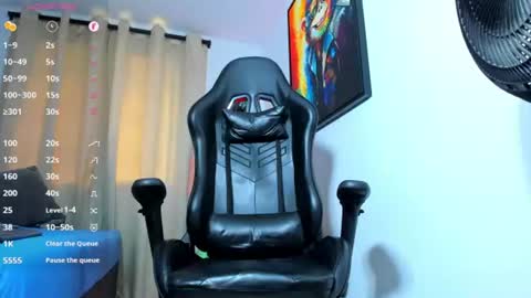 Snapshot of aronvillegas chatting on 07/04/26, 02:34 online show from 07/04/26, 02:34