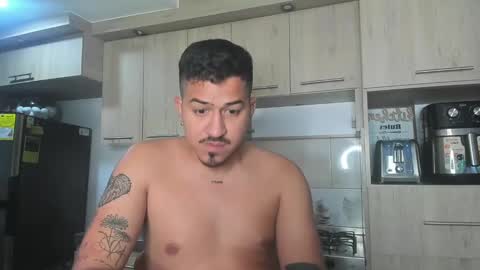 Snapshot of aronwilliams69 chatting on 01/15/25, 06:12 ARON  Independent model  online show from 01/15/25, 06:12