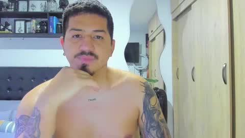 Snapshot of aronwilliams69 chatting on 10/23/25, 12:32 ARON  Independent model  online show from 10/23/25, 12:32