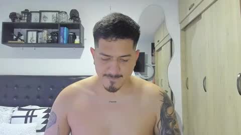 Snapshot of aronwilliams69 chatting on 10/31/25, 01:28 ARON  Independent model  online show from 10/31/25, 01:28