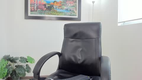 Snapshot of aroon_connor chatting on 01/10/25, 06:17   online show from 01/10/25, 06:17