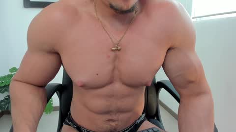 Snapshot of aroon_connor chatting on 02/05/25, 08:25   online show from 02/05/25, 08:25