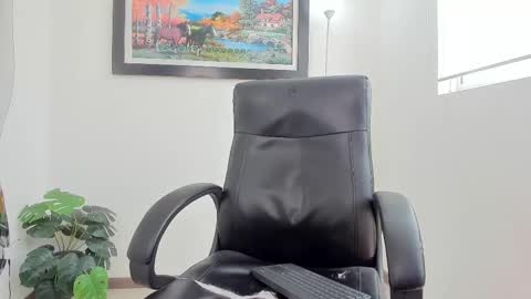 Snapshot of aroon_connor chatting on 02/17/25, 06:59   online show from 02/17/25, 06:59
