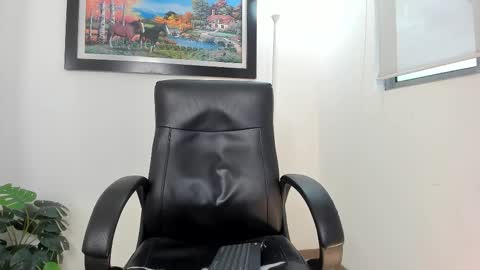 Snapshot of aroon_connor chatting on 02/17/25, 10:58   online show from 02/17/25, 10:58