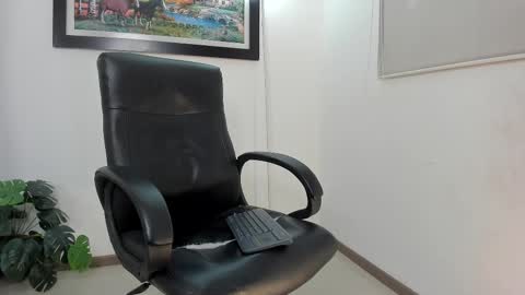 Snapshot of aroon_connor chatting on 02/24/25, 11:52   online show from 02/24/25, 11:52