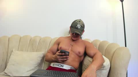 Snapshot of aroon_connor chatting on 10/02/25, 01:01   online show from 10/02/25, 01:01