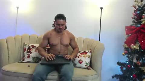 Snapshot of aroon_connor chatting on 11/16/25, 11:54 online show from 11/16/25, 11:54