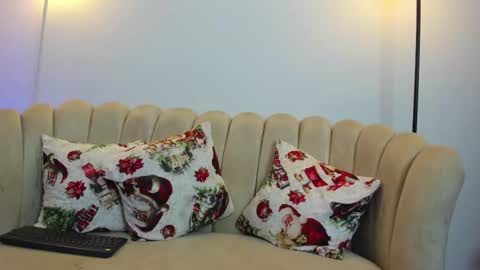 Snapshot of aroon_connor chatting on 11/24/25, 10:53 online show from 11/24/25, 10:53