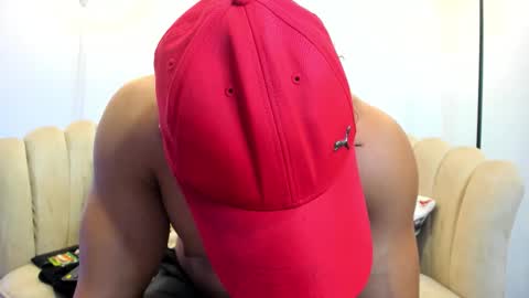 Snapshot of aroon_connor chatting on 12/02/25, 12:27 online show from 12/02/25, 12:27