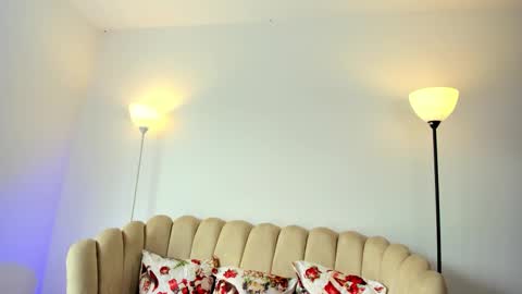 Snapshot of aroon_connor chatting on 12/04/25, 07:55 online show from 12/04/25, 07:55