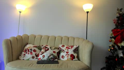 Snapshot of aroon_connor chatting on 12/13/25, 10:04 online show from 12/13/25, 10:04